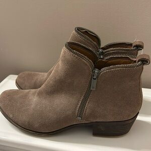 Lucky brand booty size 8 1/2. Great condition.